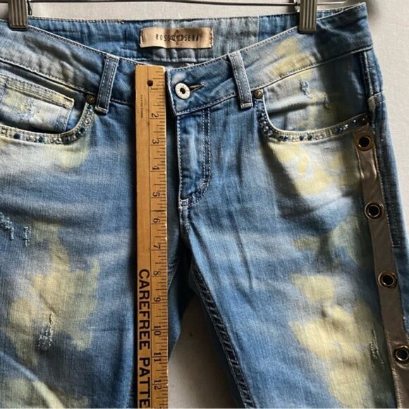 Stylish Blue Jeans with Red Accent - Picture 10 of 12